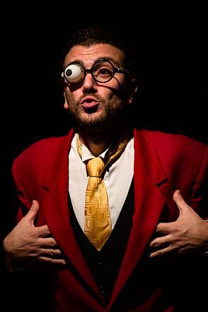 Sul palco del teatro comunale di santa maria a monte va in scena “sembra amleto: un’imperfetta ricostruzione del dramma shakespeariano a cura di iac centro arti integrate e malmand di matera.